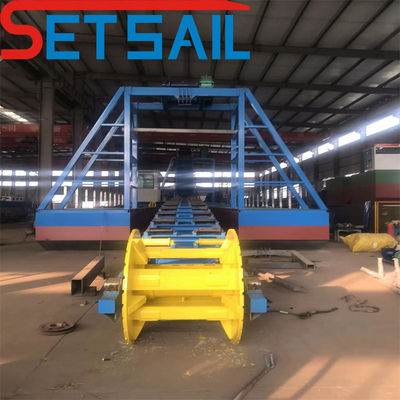 Добывающий драггер на реке Chain Bucket для поиска золота из озера Set Sail в глубине драгирования 7-20 м